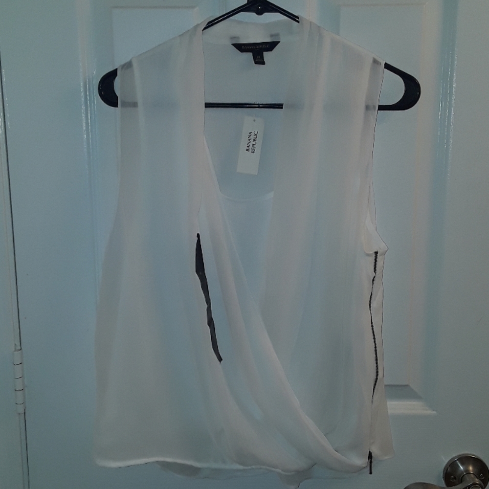 NWT BANANA REPUBLIC Factory Sleevless Top ♦READ♦️